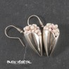 Boucles d'oreille tulipe argent avec petites fleurs blanches permanentes